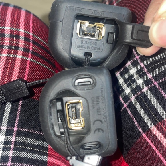 Nintendo Black Wii Remote Controllers with Silicone Sleeve Covers - Picture 6 of 11